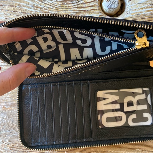 Marc by Marc Jacobs Black Leather Zipper Wallet - Picture 5 of 5